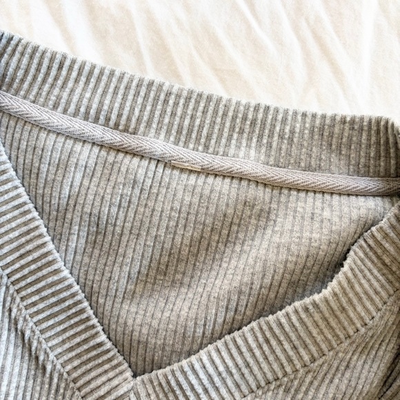 ALO Yoga Muse Ribbed Cropped Pullover Gray S - Picture 6 of 6